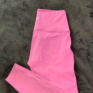 Lululemon size 6 under wunder pink.